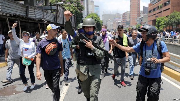  Venezuela: ‘Attempted Coup’ Underway, as Guaido Calls for Military to Help Oust Maduro