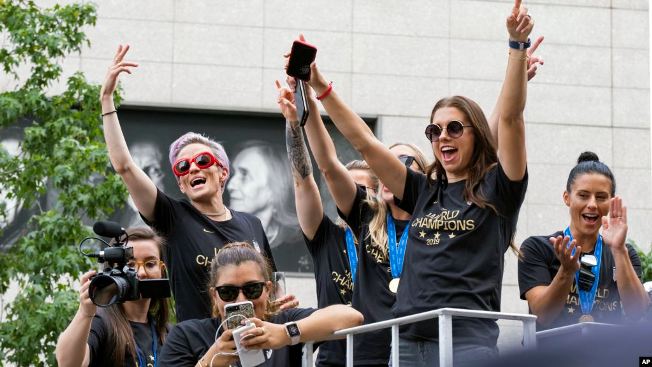  Nueva York: Reciben por todo lo alto a Equipo femenino de fútbol de EE.UU
