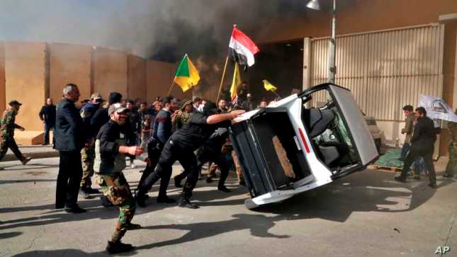 Iraqi Protesters Attack US Embassy Compound in Baghdad