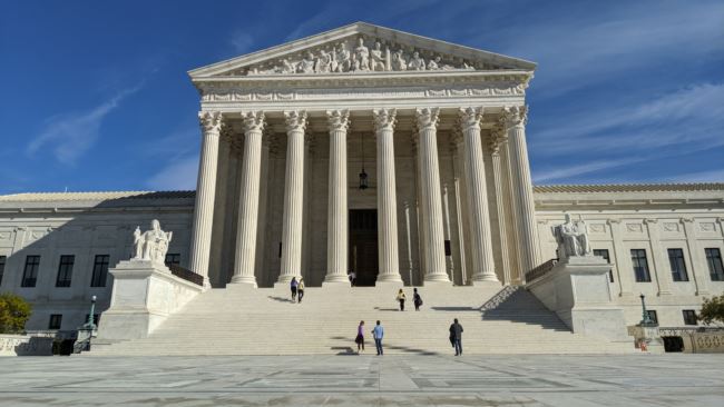  Corte Suprema de EE.UU. suspende audiencias