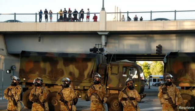 El gobernador de Minnesota moviliza a toda la Guardia Nacional para frenar a los agitadores El gobernador de Minnesota moviliza a toda la Guardia Nacional para frenar a los agitadores