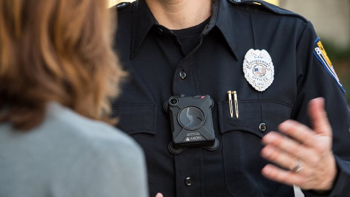  El Senado aprueba el proyecto de ley del Senador Acosta que establece un programa estatal para cámaras corporales policiales