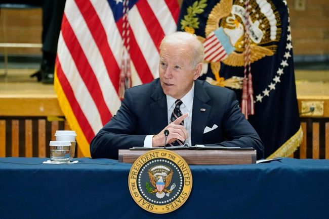  Biden presenta iniciativas para atajar la violencia armada en EE. UU.