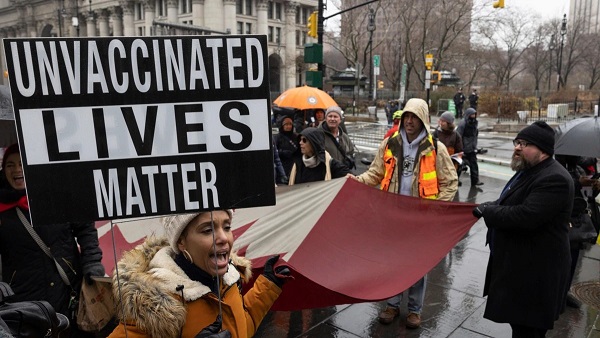 Nueva York se prepara para despedir a miles de funcionarios por no vacunarse