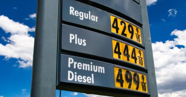  Los representantes Demings, Nadler, Cicilline y Castor presentan legislación para investigar el aumento de precios de la gasolina