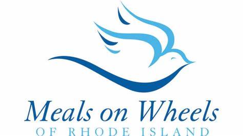  El gobernador de R. I., Daniel J. McKee, entrega la comida a domicilio número 20 millones de Meals on Wheels of RI