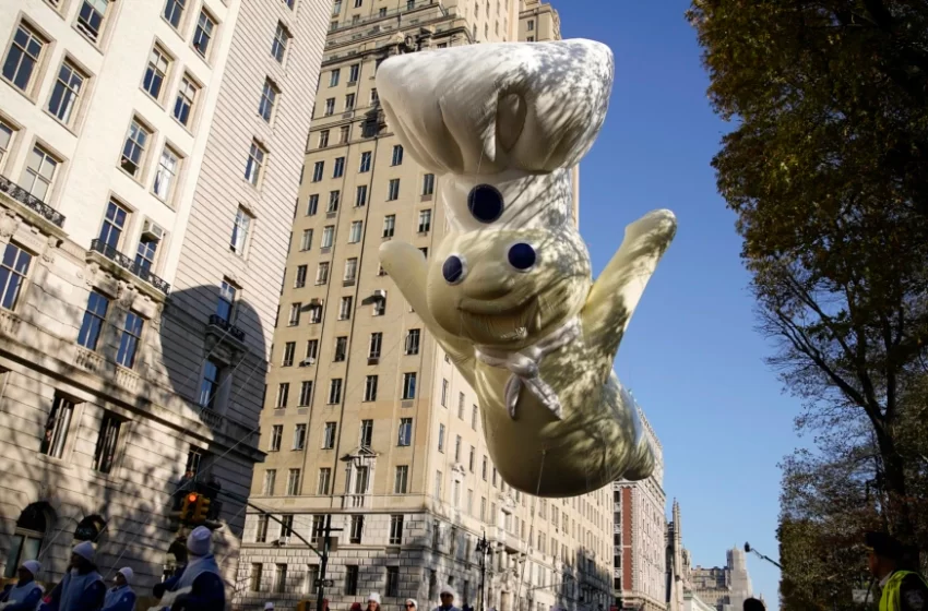  Miles disfrutan de los globos gigantes del desfile de Macy’s en Nueva York por Acción de Gracias