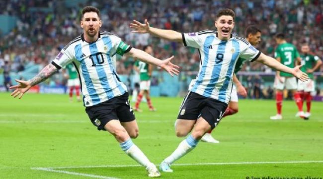  Argentinos y mexicanos saborean en tierra ajena un partido crucial