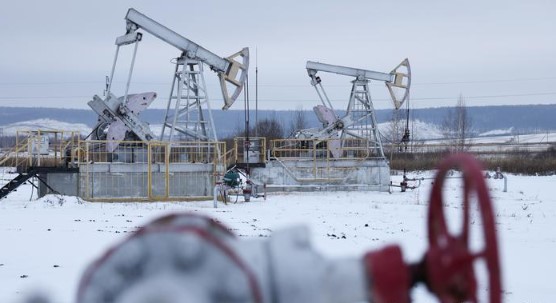  UE aplica veto al petróleo ruso y el tope pactado con el G7