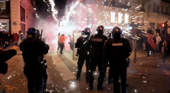  Disturbios en París dejan decenas de hinchas detenidos
