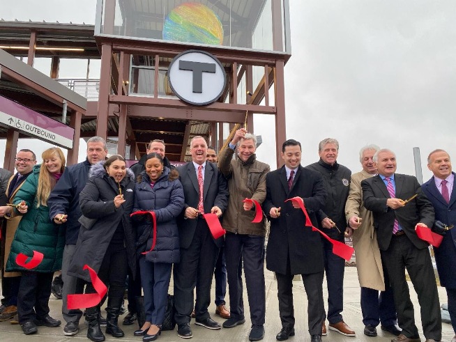  El gobernador McKee y socios federales, estatales y locales celebran la inauguración del nuevo Centro de Tránsito de Pawtucket-Central Falls