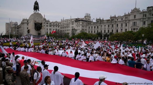  Marchas por la paz en Perú rechazan violentas protestas