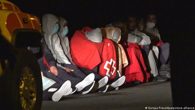  Rescatan a más de 140 migrantes en costas de la isla española de Lanzarote