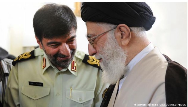  Líder supremo iraní sustituye al jefe de policía nacional