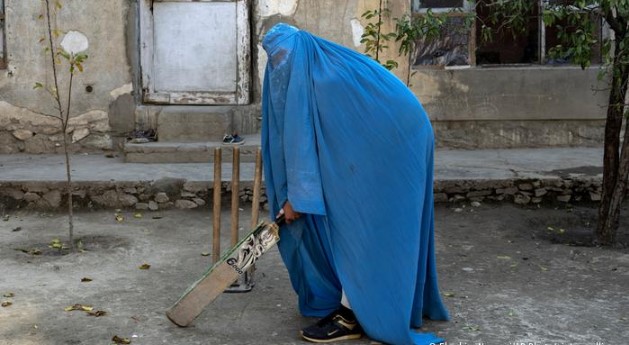  Los talibanes cercenaron drásticamente los derechos de las mujeres, dice HRW