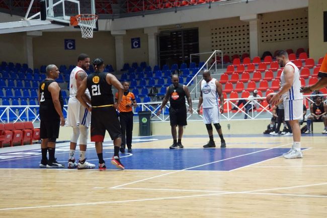  The 14th Annual Lights & Sirens International Basketball Tournament kicks off with style