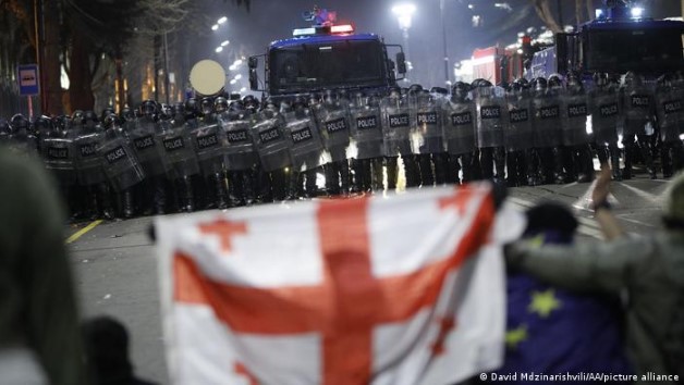  Retiran polémico proyecto de ley de agentes extranjeros en Georgia ante las protestas masivas
