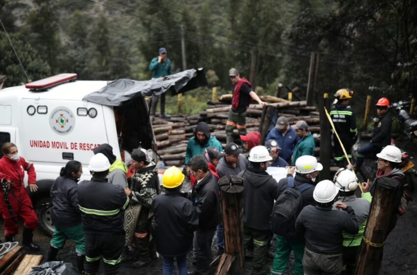  Hallan cuerpos de 10 mineros atrapados en Colombia: total de muertos es de 21