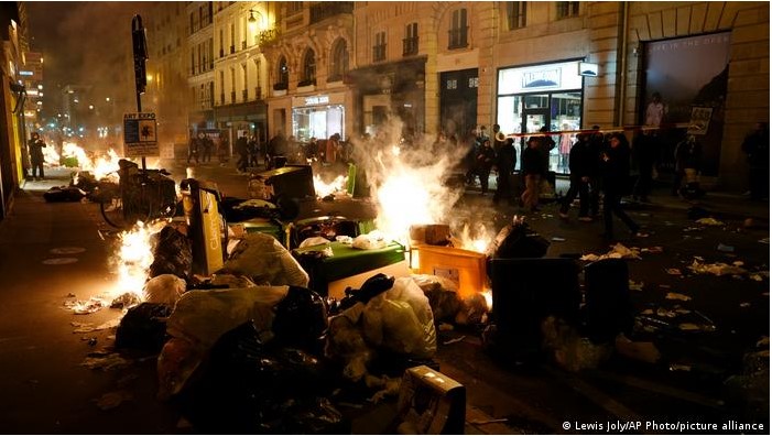  Protestas en París culminan con más de 200 detenciones
