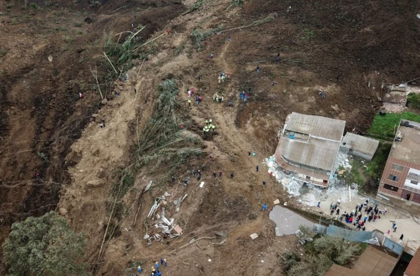  Deslizamiento de tierra deja al menos 16 muertos en zona andina de Ecuador