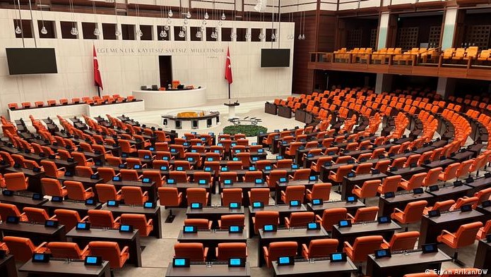  El Parlamento de Turquía aprueba adhesión de Finlandia a la OTAN