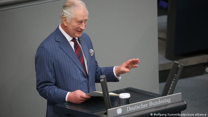  Carlos III manda mensaje de acercamiento del Reino Unido a la Unión Europea