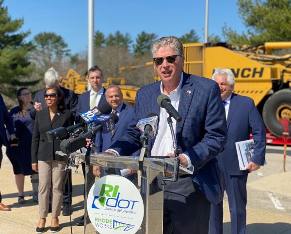 Gobernador McKee, Delegación del Congreso, RIDOT inician la construcción del proyecto de repavimentación de la I-95, iniciando la temporada de construcción 2023