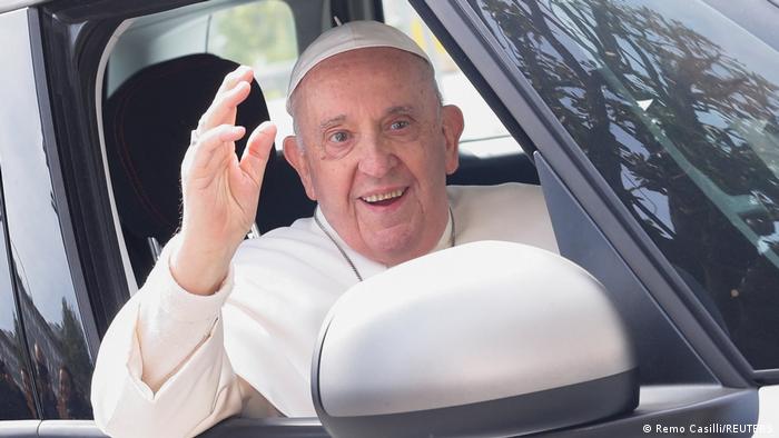  El Papa Francisco sale del hospital tras tres noches ingresado con bronquitis