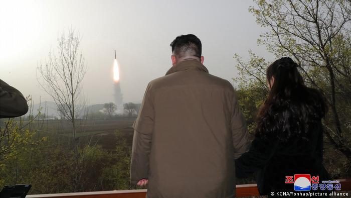  Pyongyang presume poderoso misil de largo alcance de combustible sólido