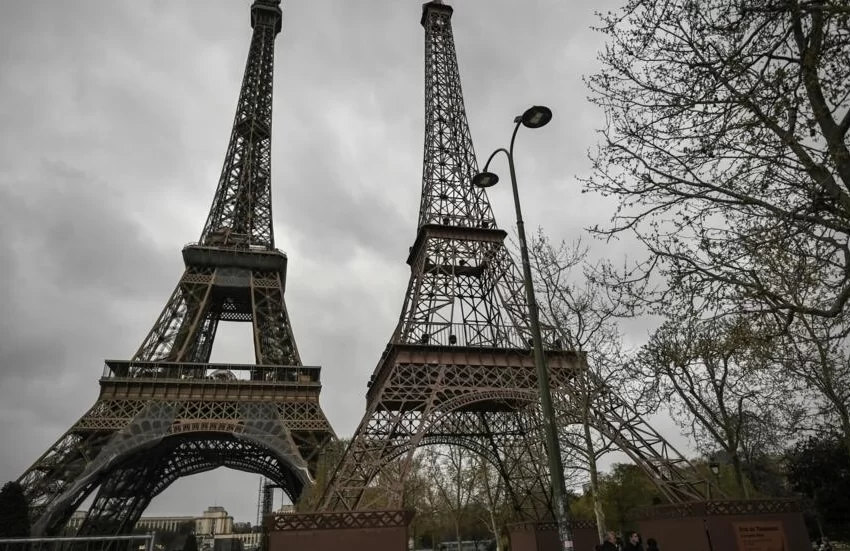  Una segunda torre Eiffel acompaña en París a la original