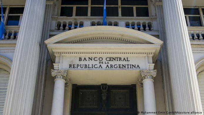  El FMI aprueba una ayuda de 5.400 millones de dólares para Argentina