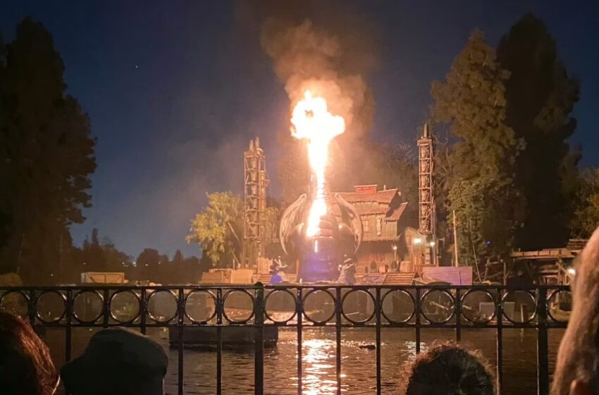  Dragón se incendia en el parque Disneyland de California