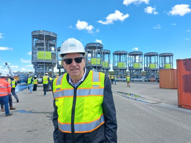  El gobernador McKee, la delegación del Congreso y el alcalde Smiley marcan la nueva fase del centro de construcción de energía eólica marina en ProvPort