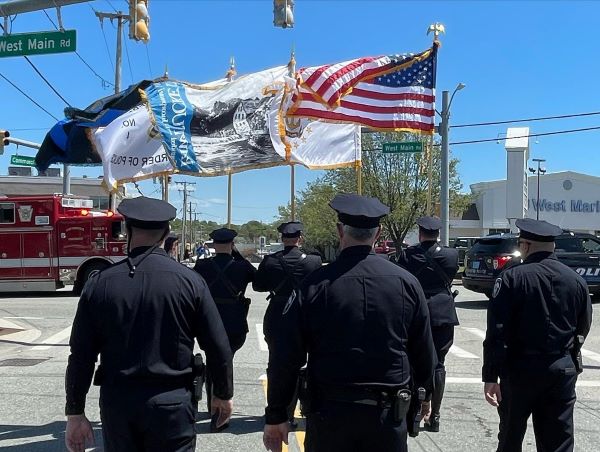  El Departamento de Policía de Pawtucket Participa en el Desfile Policial de la Isla Aquidneck