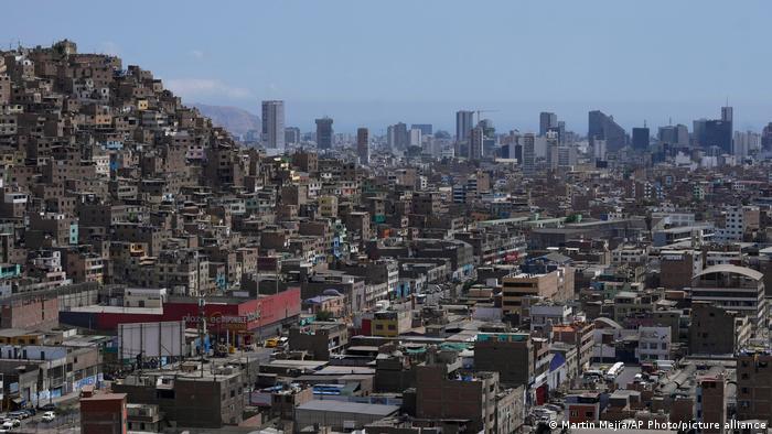  La pobreza en Perú aumentó un 1,6 % en 2022 y afecta a más de 9 millones de personas