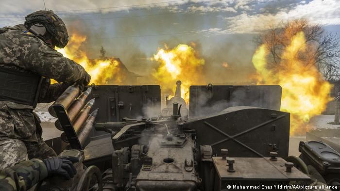  Ucrania dice golpear más puestos de tropas rusas, y Rusia dice que todo está «bajo control»