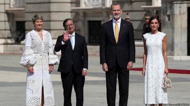  Los reyes de España reciben con honores a Gustavo Petro en su visita de Estado