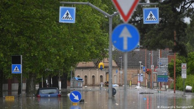 Evacuan pueblos afectados por inundaciones en Italia