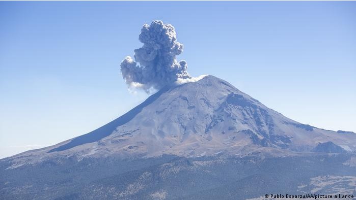  Ejército de México vigila actividad del volcán Popocatépetl