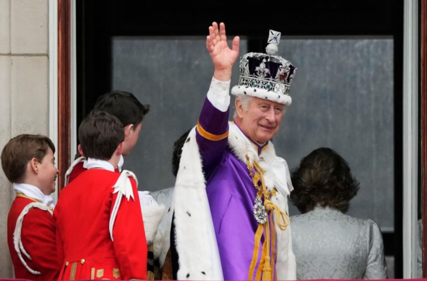  Carlos III coronado rey de Inglaterra en histórica ceremonia en Westminster