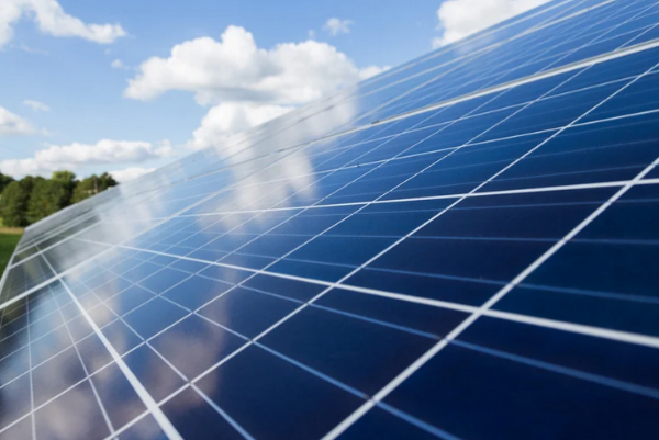  Fiscal General Neronha presenta demanda contra empresa solar Smart Green por prácticas engañosas