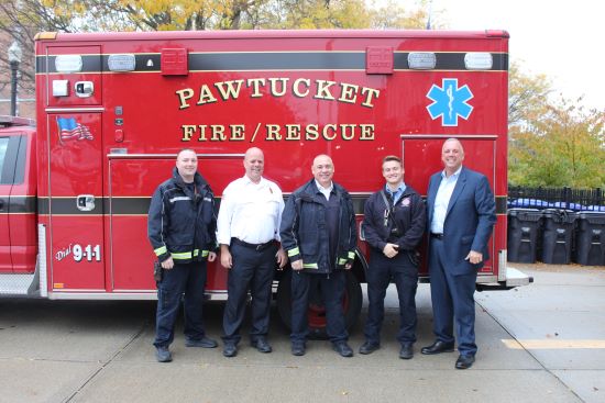  El Departamento de Bomberos de Pawtucket es uno de los primeros en Rhode Island en tener una división de servicios médicos de emergencia (EMS) paramédicos a tiempo completo