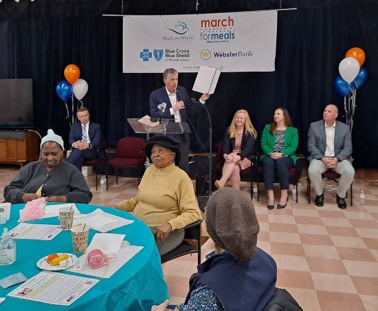  El gobernador McKee declara el mes de marzo como ‘March for Meals’ para ayudar a crear conciencia sobre el hambre de las personas mayores