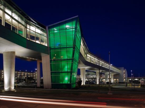  EL AEROPUERTO INTERNACIONAL T. F. GREEN DE RHODE ISLAND Y BREEZE AIRWAYS ORGANIZAN EL EVENTO “AUTISM FLIES” CON AUTISM DOUBLE-CHECKED