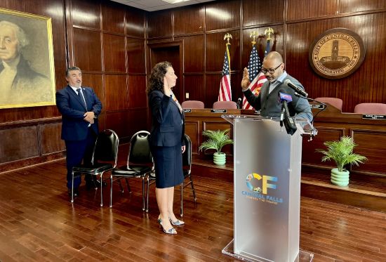 Deborah Gonzalez juramentó como jueza del Tribunal Municipal de Central Falls