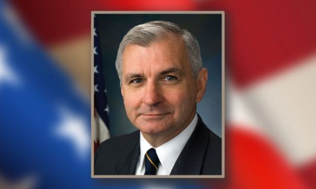 Reed critica duramente a Kennedy y critica los indefendibles recortes de la administración Trump a las medidas de prevención del envenenamiento por plomo en niños.