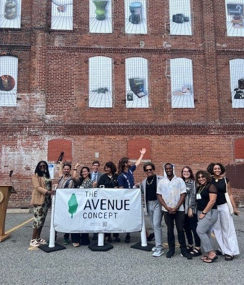 El alcalde Smiley y The Avenue Concept presentan el mural PVDFest 2025 en la galería del espacio del proyecto AS220