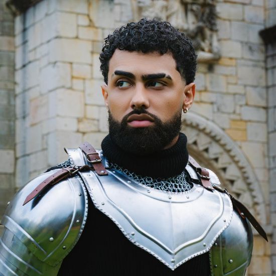  Jay Wheeler inicia una nueva era con el lanzamiento viral “De Lejitos”