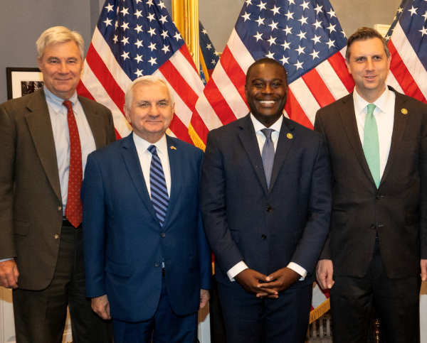  La delegación del Congreso de Rhode Island anuncia 4,6 millones de dólares para un programa de desarrollo de fuerza laboral en ingeniería de la URI y el CCRI